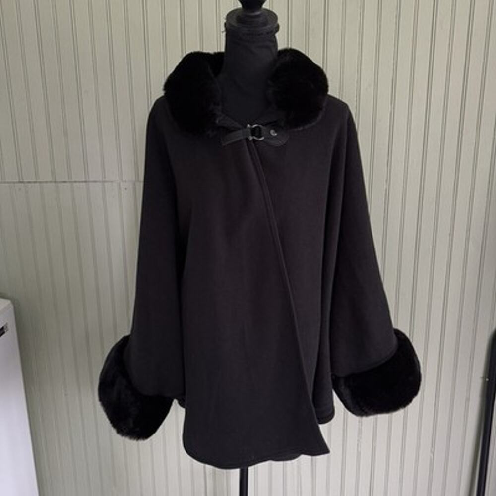 Martha Stewart Women's Black Faux Fur Toggle Cape Poncho Coat One Size Classy